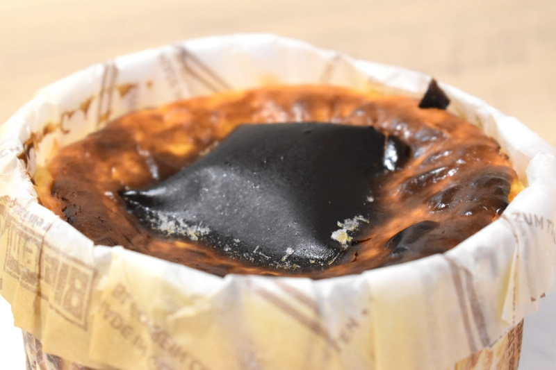 熟成バスクチーズケーキ　開封③